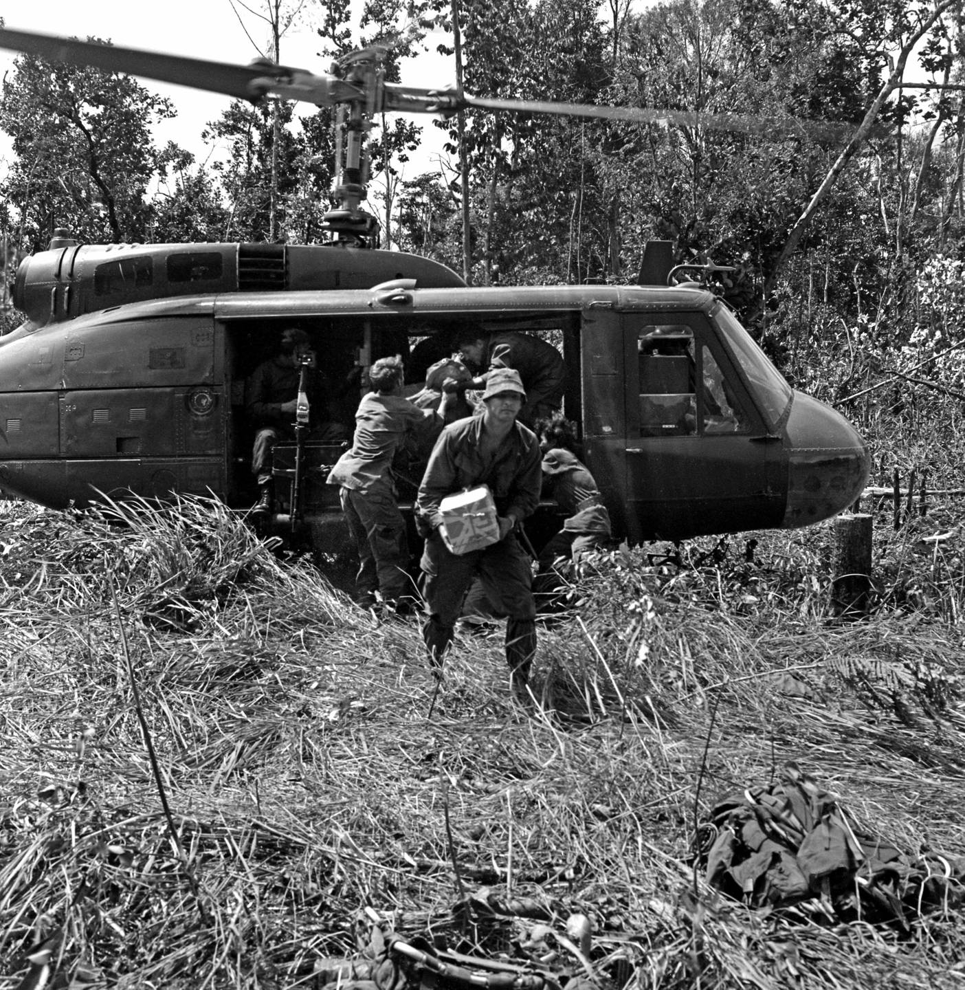 Soldiers taking supplies from a helicopter.
