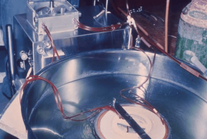 Metal drum and apparatus connected by narrow tubes of blood