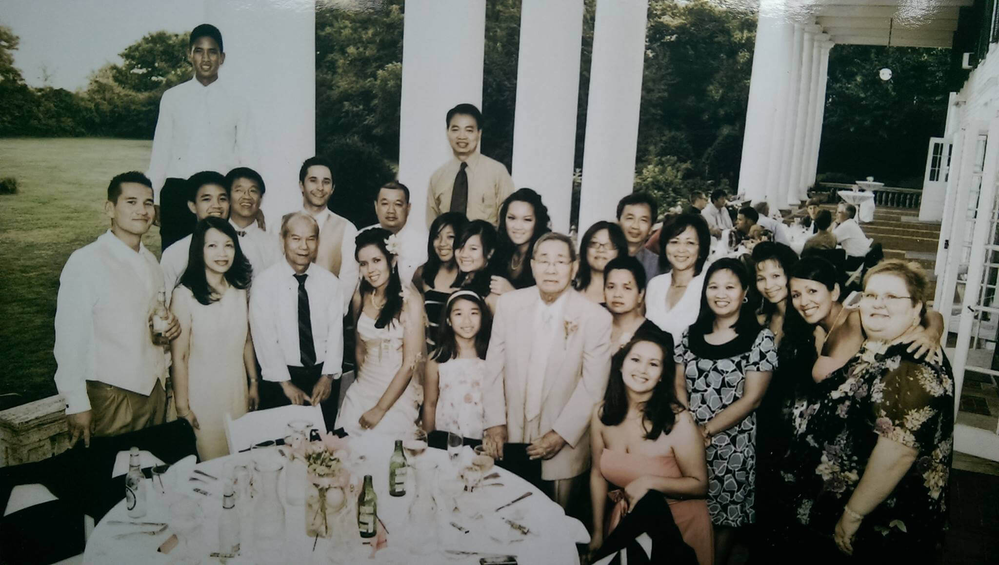 Photo of a large Vietnamese family at a wedding.