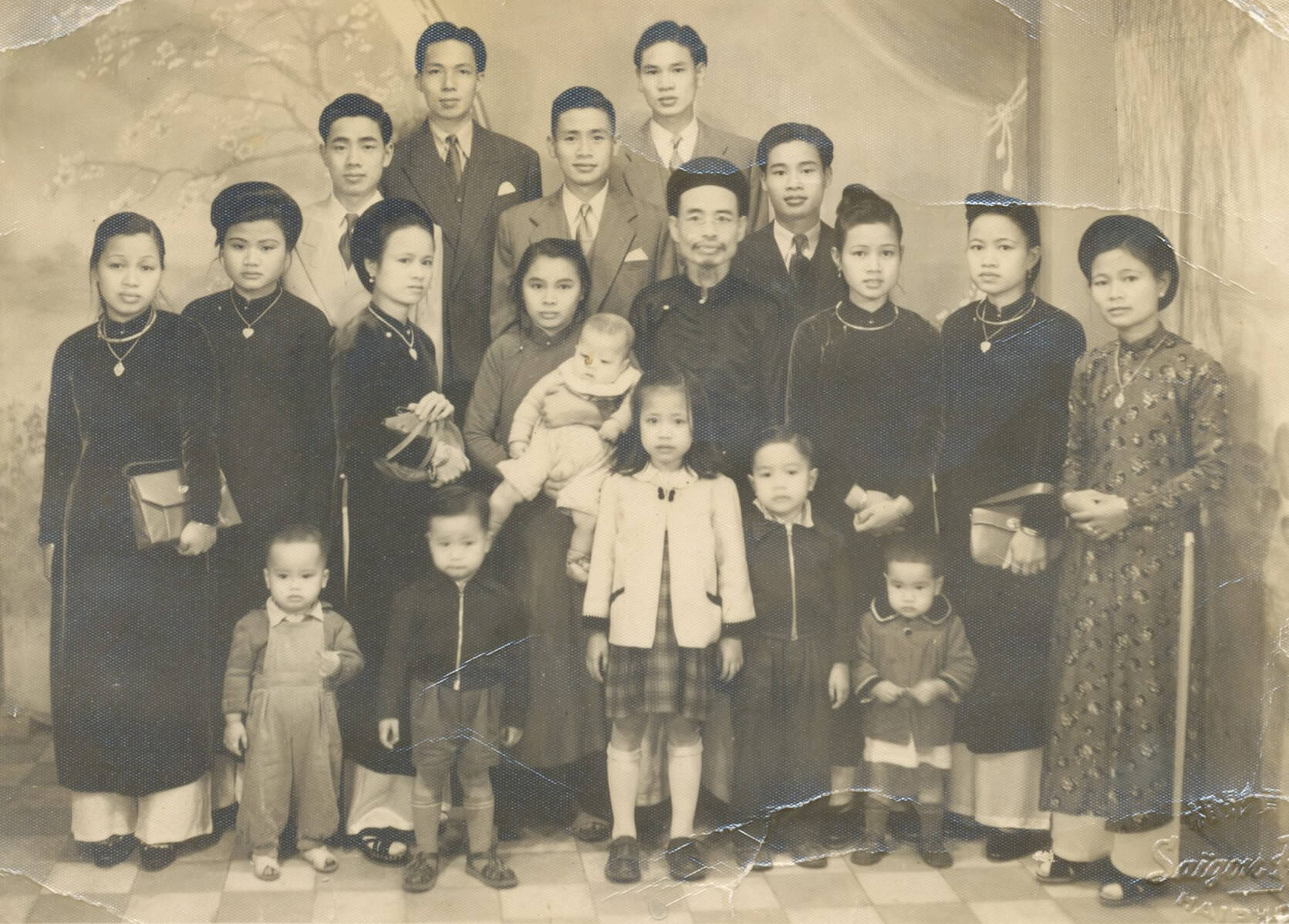 Black and white portrait of a large Vietnamese family.