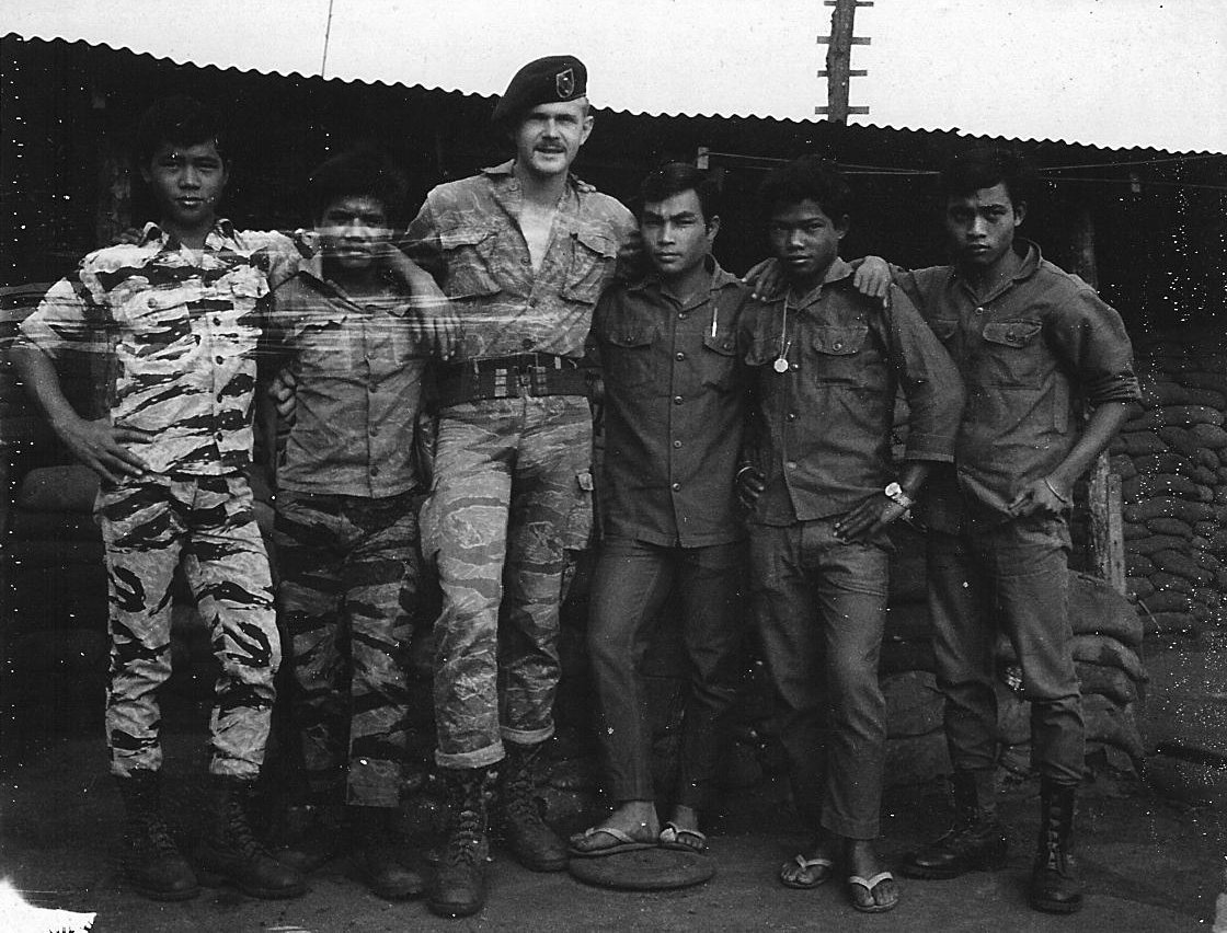 A young U.S. soldier posed with 5 Asian soldiers.