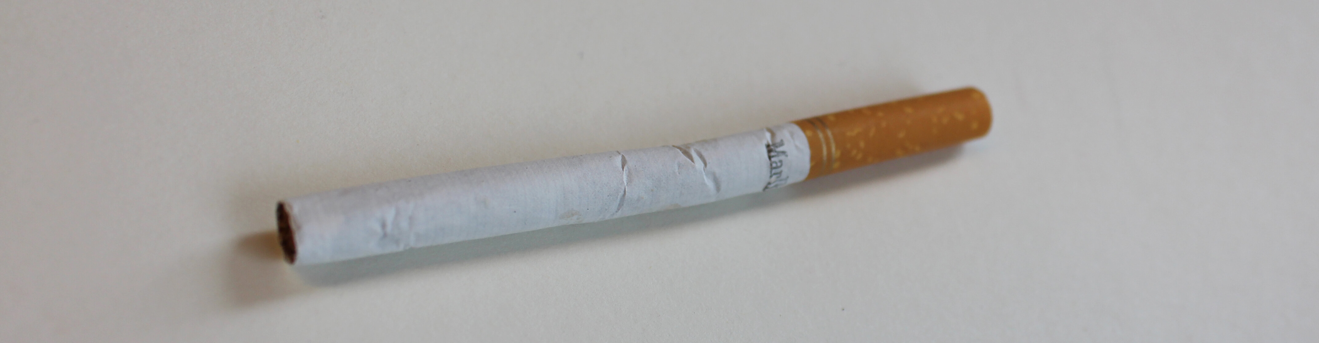 Single Marlboro cigarette